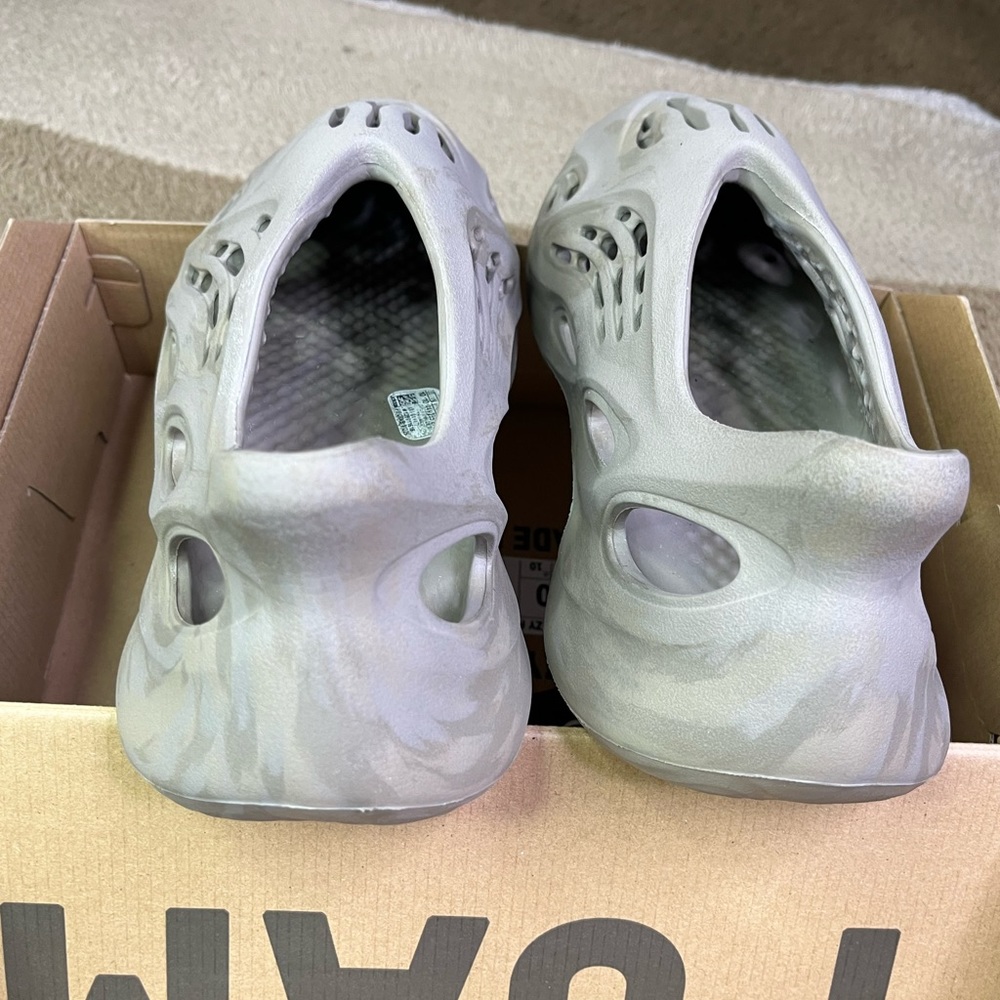 Yeezy Foam Runner Sage Color Size 10 - image 8
